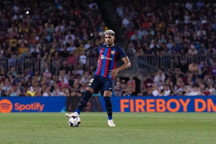 Fireboy praises Barcelona for promoting playboy album