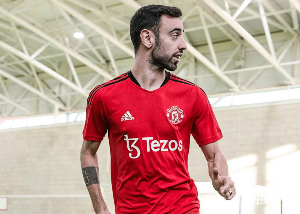 Bruno Fernandes in the new Manchester United Tezos training kit