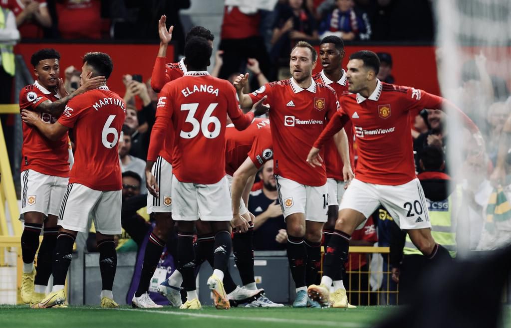 Manchester United held on for a 2-1 win over Liverpool on Monday night in the Premier League