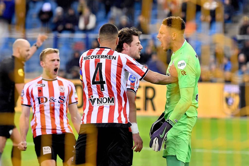 Maduka Okoye 3 (IMAGO/Pro Shots)