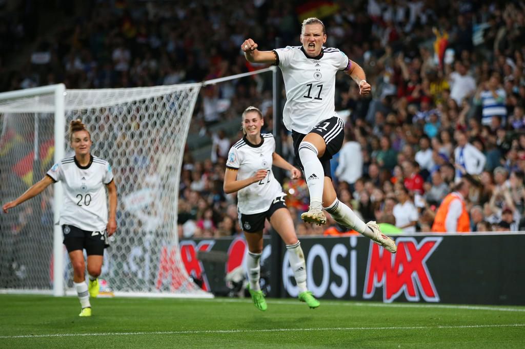 Popp is now the joint-top scorer at the WEURO with six goals.