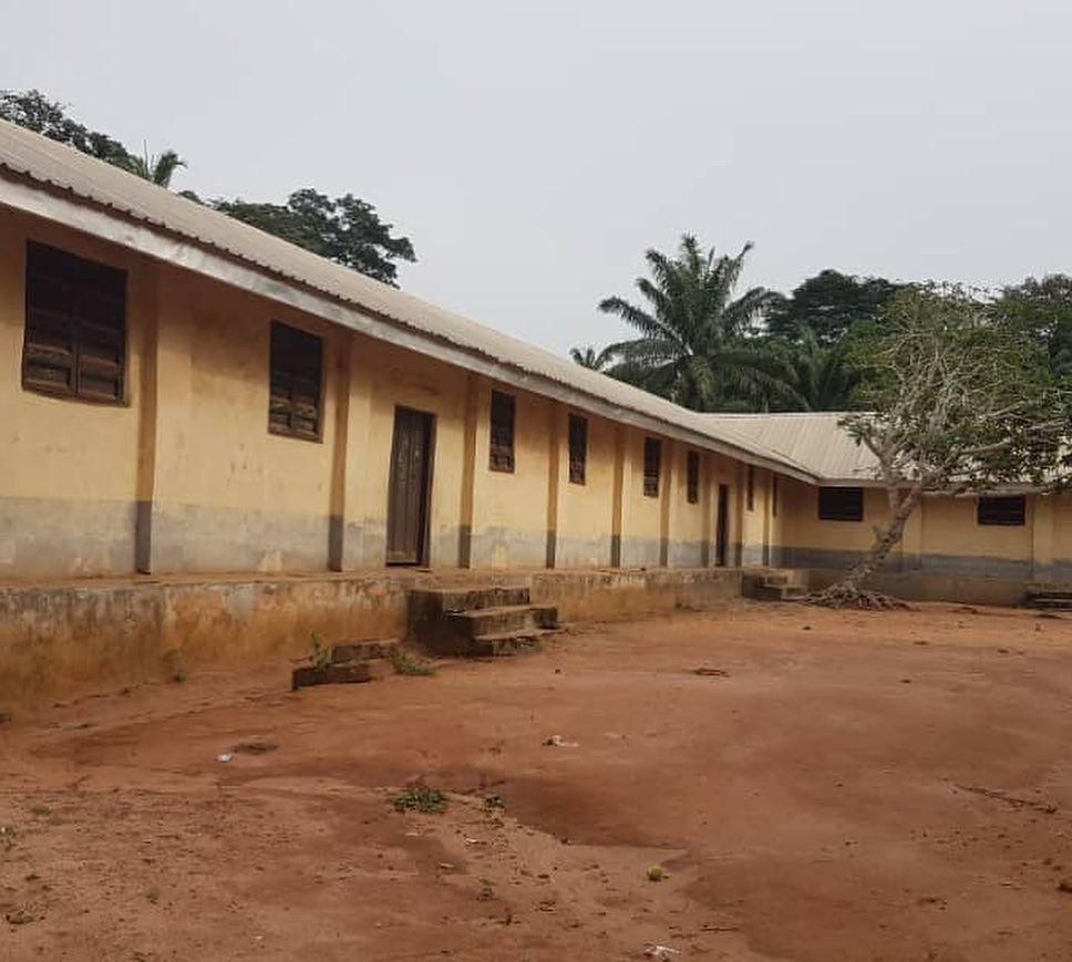 An image of the school before it was rebuilt