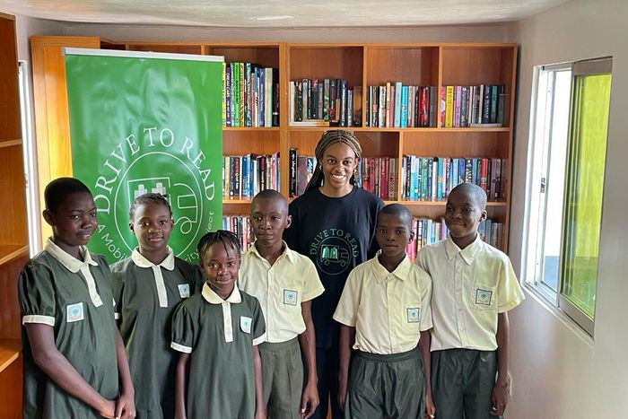 Osenke with Pupils of Bethesda School, Ikota Lagos in the mobile library