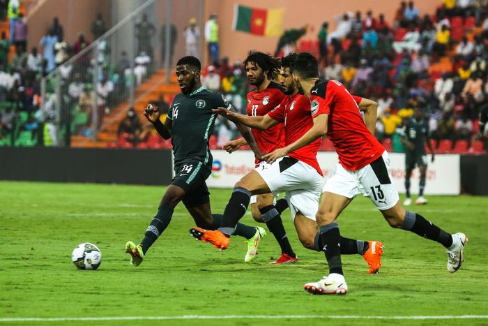 Leicester City's Iheanacho taking on three Egyptian defenders