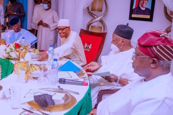 President Muhammadu Buhari,  Vice President Yemi Osinbajo, and APC chieftains had a cheerful dinner in Abuja on the night of Sunday, June 5, 2022. (Leadership)