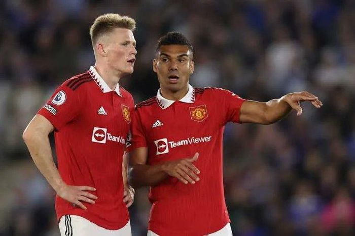Scott McTominay and Casemiro during a Manchester United game.