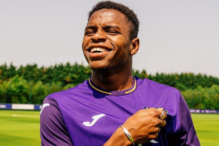 Ishaq Abdulrazak joins Anderlecht