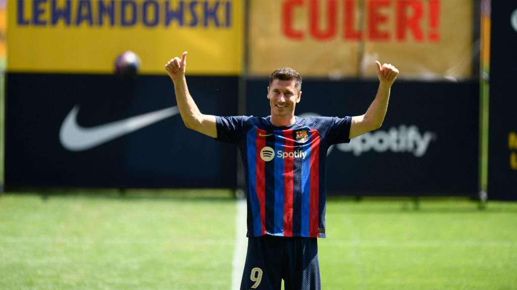 Barcelona Robert Lewandowski unveil new number 9 in front of 57,000 fans at Camp Nou