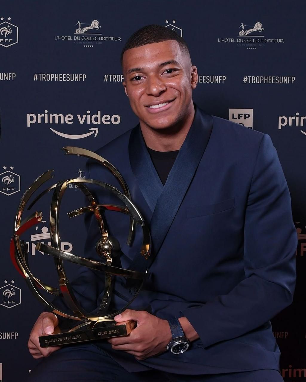 Mbappe celebrates Player of the Year award