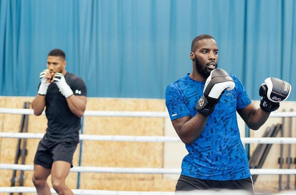Former Heavyweight champion Anthony Joshua seen training with Cruiserweight champion Lawrence Okolie
