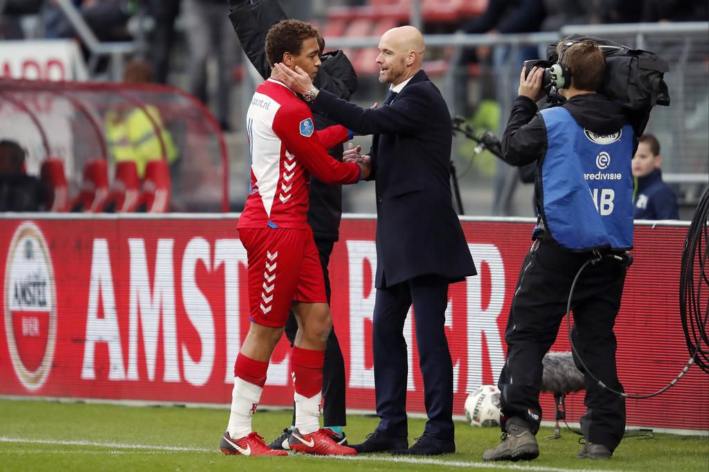 Erik Ten Hag previously worked with Cyriel Dessers a Utrecht