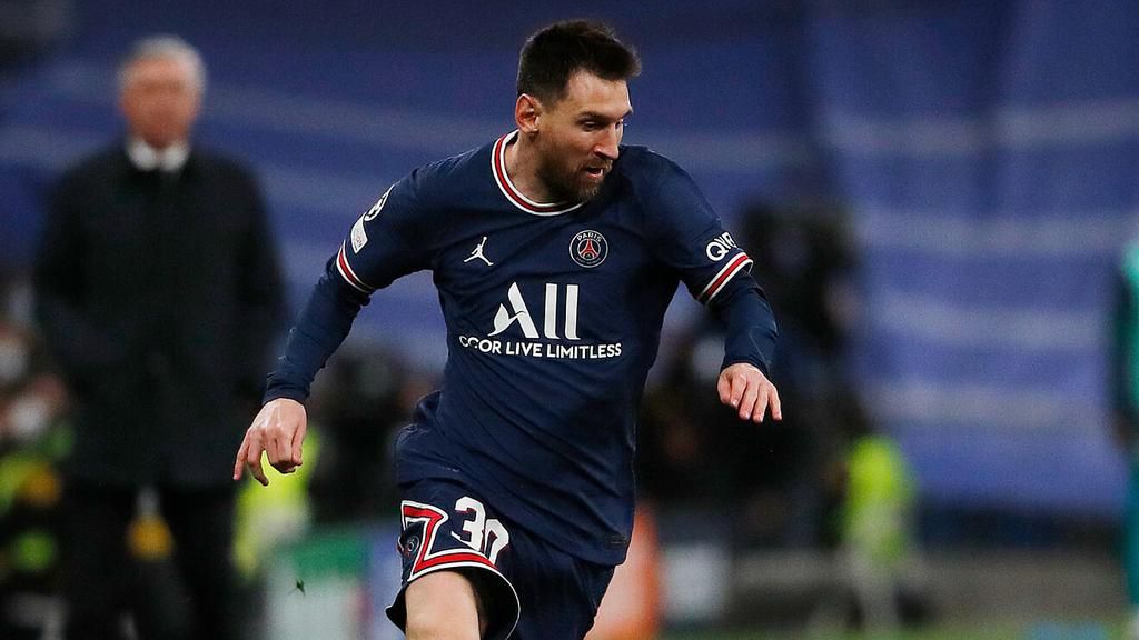 Messi playing for PSG