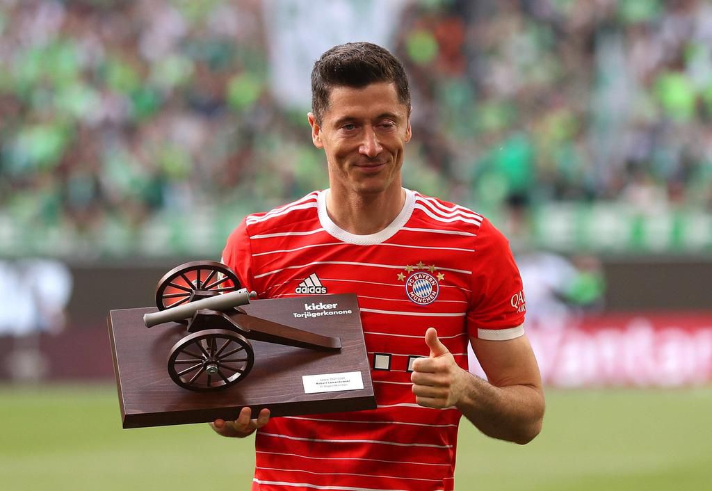 Lewandowski won a consecutive 5th Bundesliga Golden boot award after scoring 35 goals in 34 appearances for Bayern Munich in the Bundesliga this season