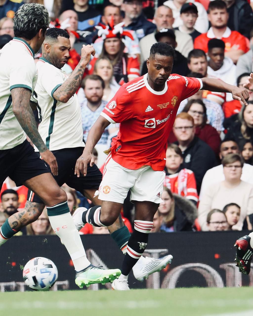 Manchester United lose 1-3 to Liverpool in legends game