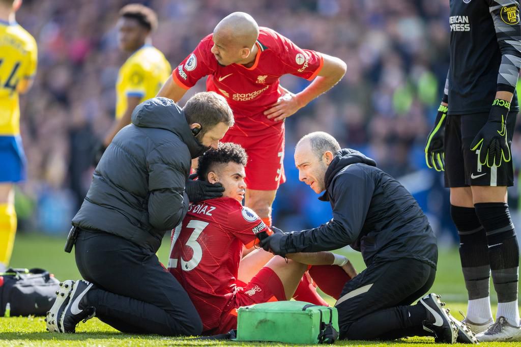 Luis Diaz had to receive mild treatment following his Collison with Sanchez