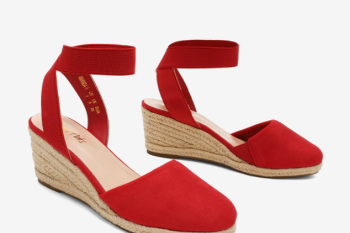 Top 6 shoes for women to pair with jogger pants