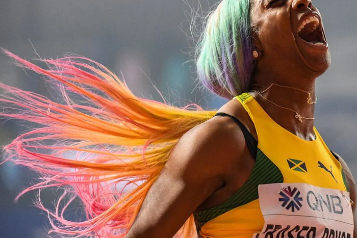 Shelly adjusted her wig as she ran [Twitter]