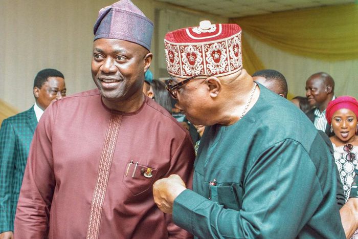 Oyo Governor Seyi Makinde (L) with the deceased former Governor, Christopher Alao-Akala (R)