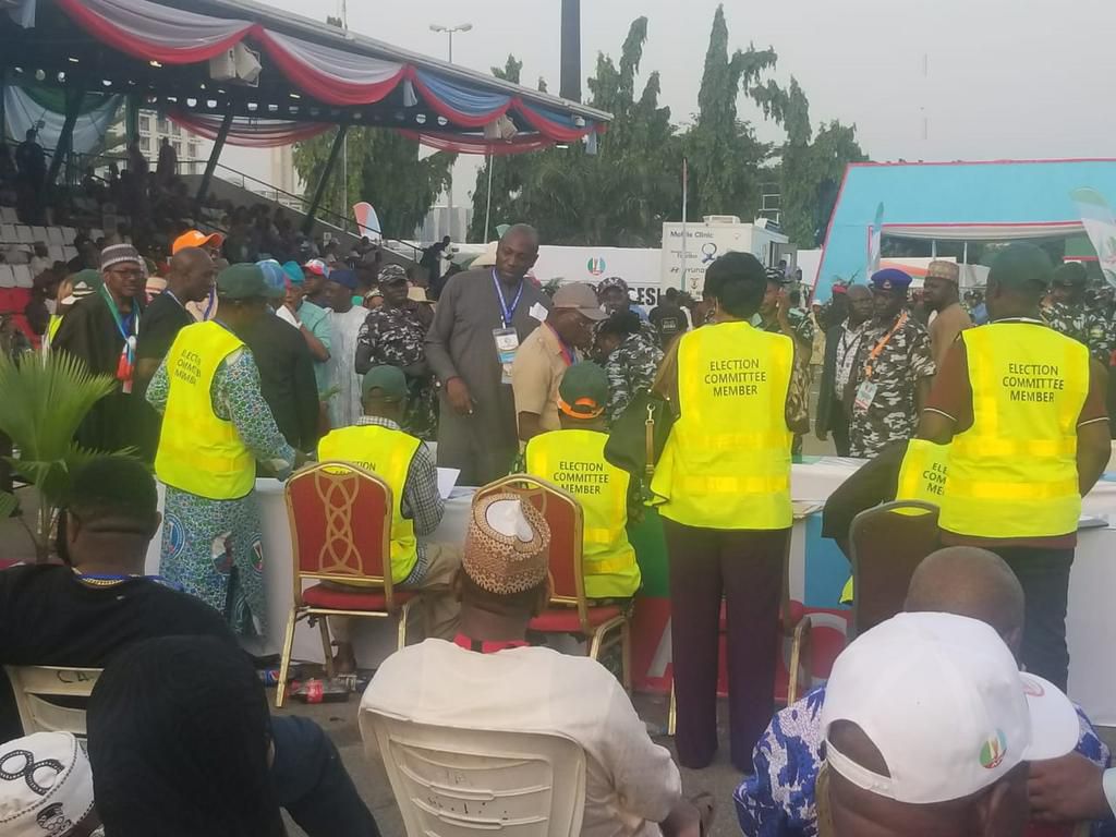 Oshiomhole leads Edo state delegates to vote