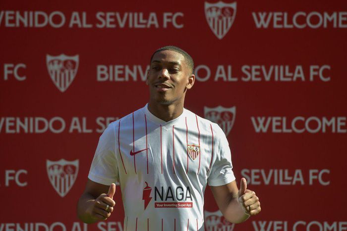 Anthony Martial was given an official presentation at Sevilla on Wednesday after joining on loan from Manchester United.