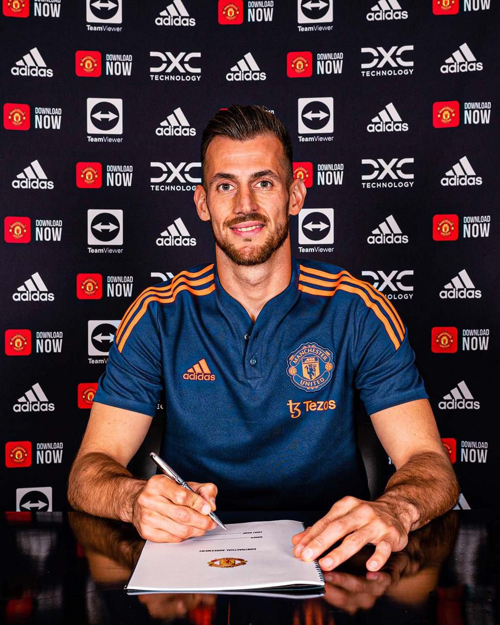 Martin Dubravka joins Manchester United on a season-long loan deal