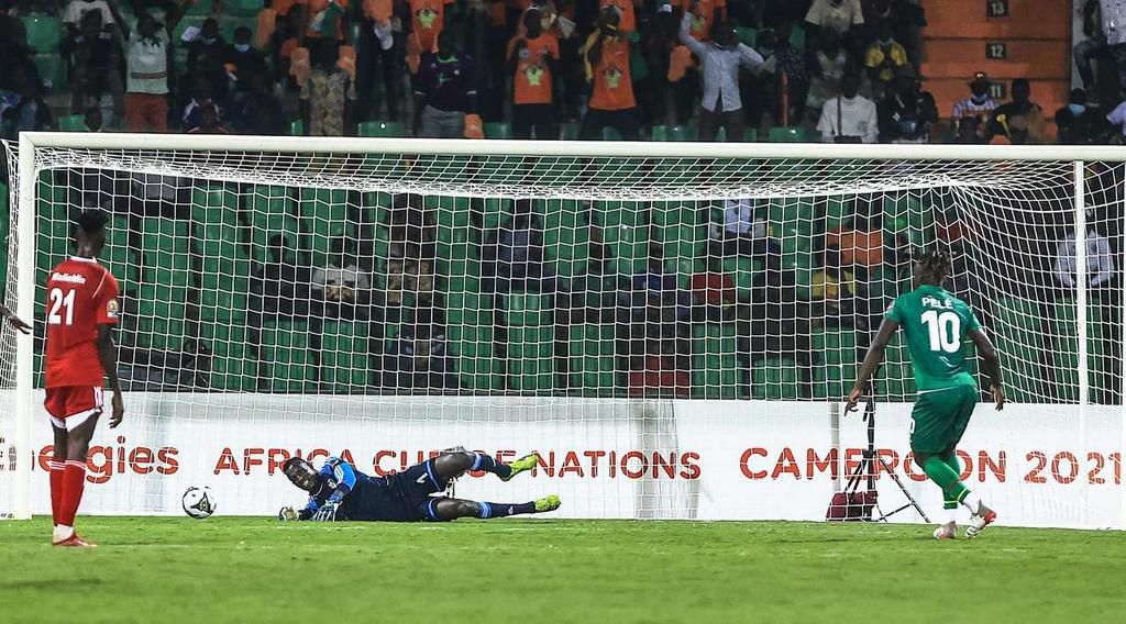 Ali Aboeshren (Sudan) pulls off a wonderful save to stop Pele's (Guinea Bissau) penalty