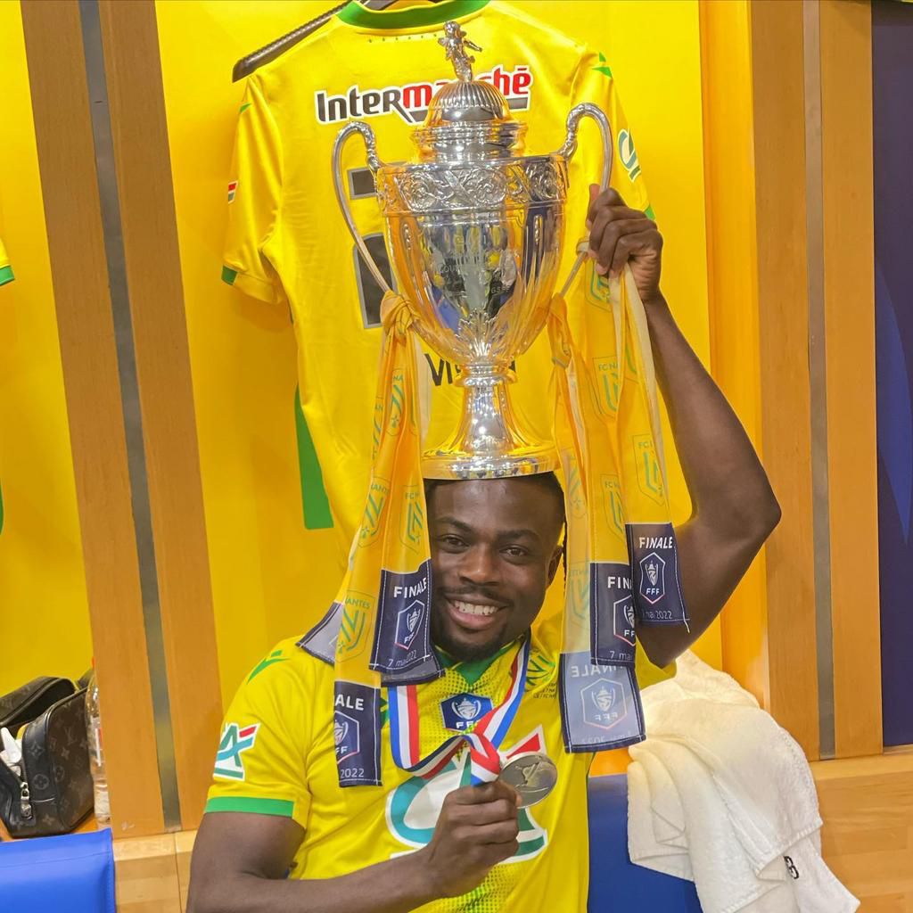 Moses Simon celebrates Nantes Coupe de France victory