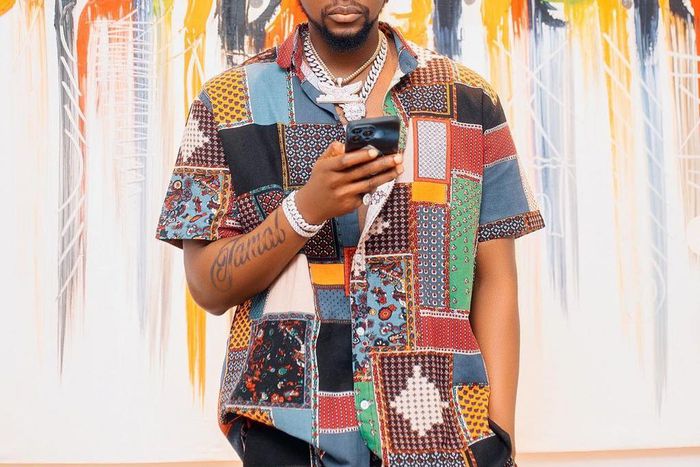 Singer Kizz Daniel unveils video to his hit song 'Oshe' ft The Cavemen