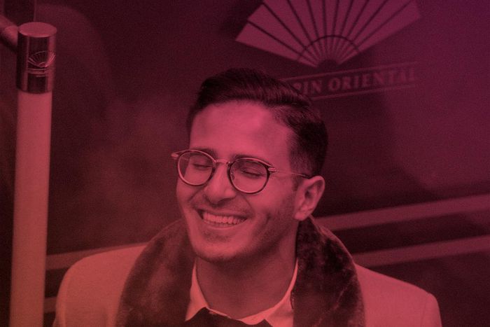 He swindled many women of their money [VG]