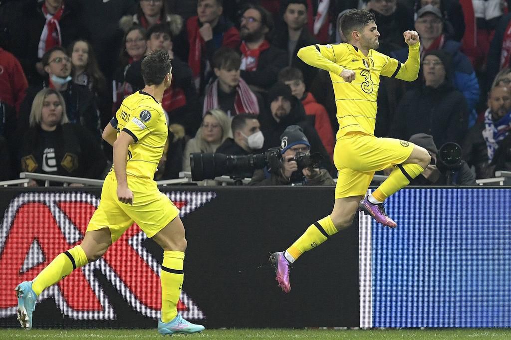 Azpilicueta and Pulisic celebrate (IMAGO / ANP)
