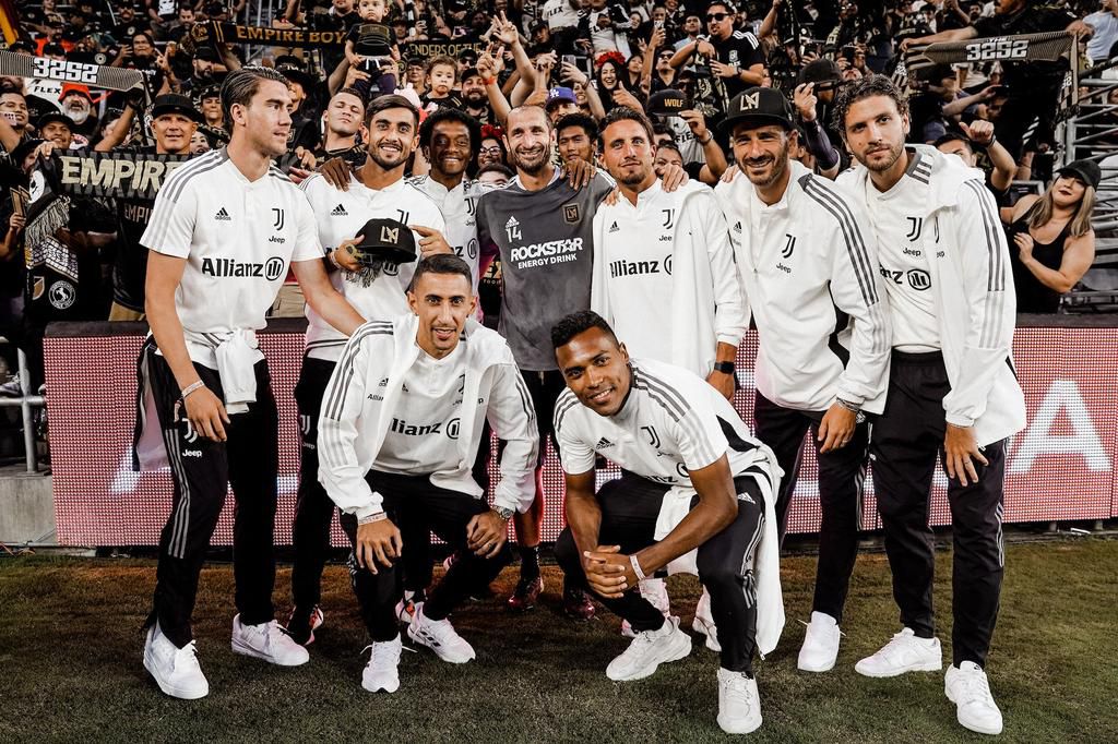 Chiellini with his former Juventus teammates at the stadium.