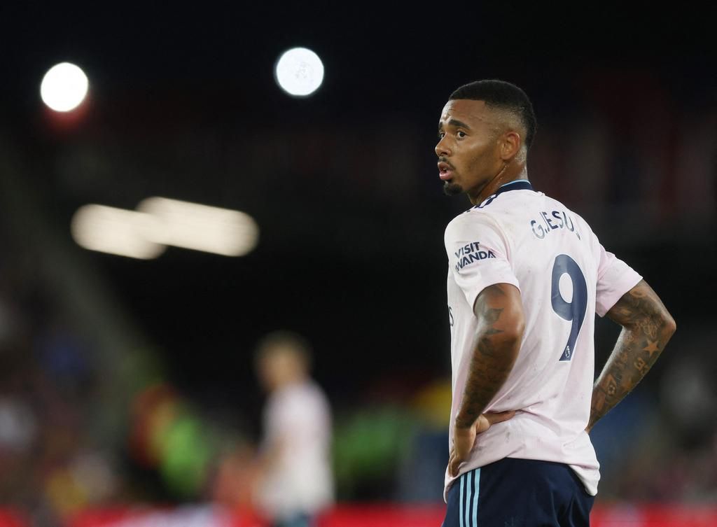 Gabriel Jesus looking at his disappointed 76.9% owners.