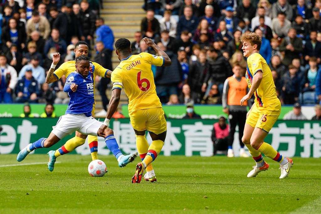 Ademola Lookman opens the scoring for Leicester City (IMAGO / Action Plus)