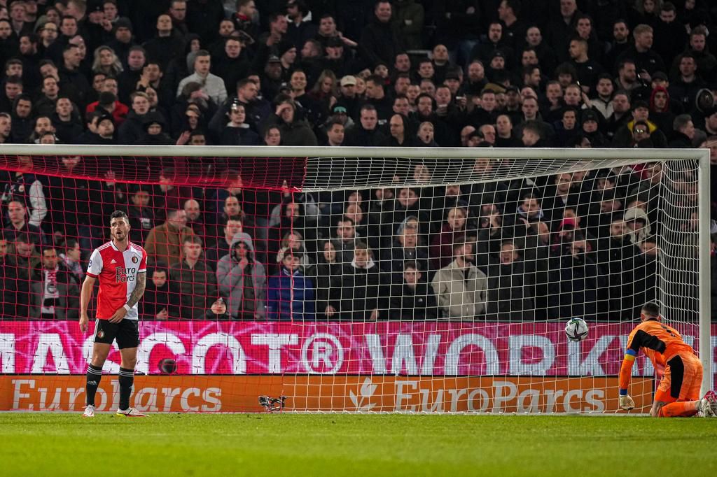 The feyenoord defense looked deflated after conceding