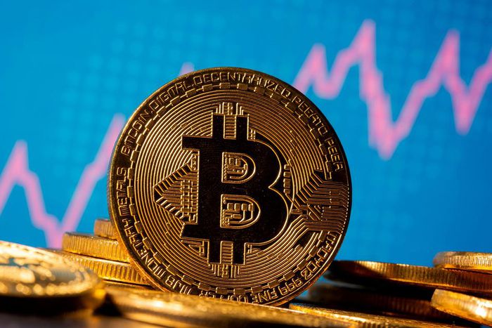 BTC market crashes, around $70 billion lost after comments by US bank chair (CNBC)
