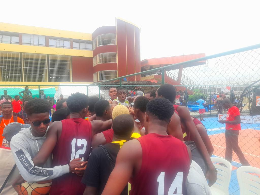 Unilag's Basketball team celebrates after their victory.