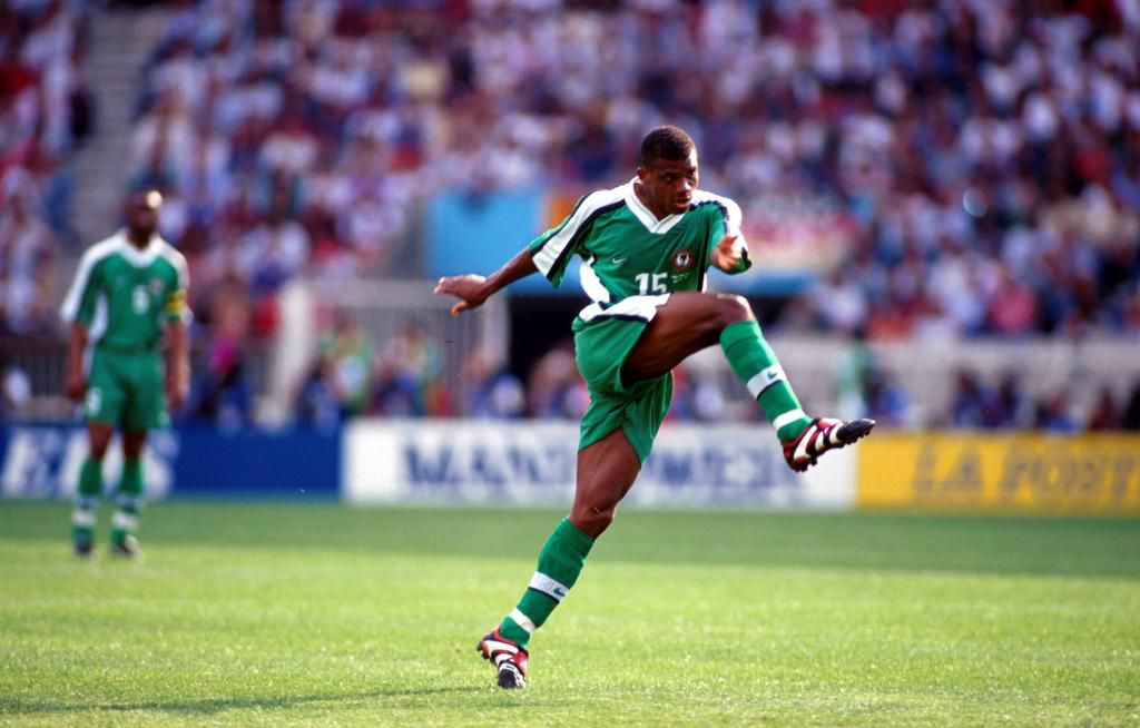 Sunday Oliseh powers home from range against Spain at the 1998 World Cup (IMAGO/Norbert Schmidt)