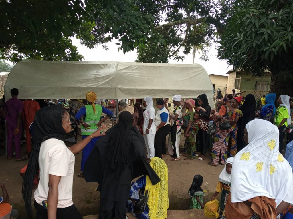 Voters at Bode Osi, Olaoluwa LGA, Osun state admits collecting cash.