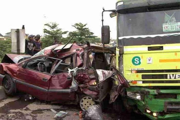 Tanker crushes 2 to death on Lagos-Ibadan Expressway  (Illustrative picture) (Naija News)