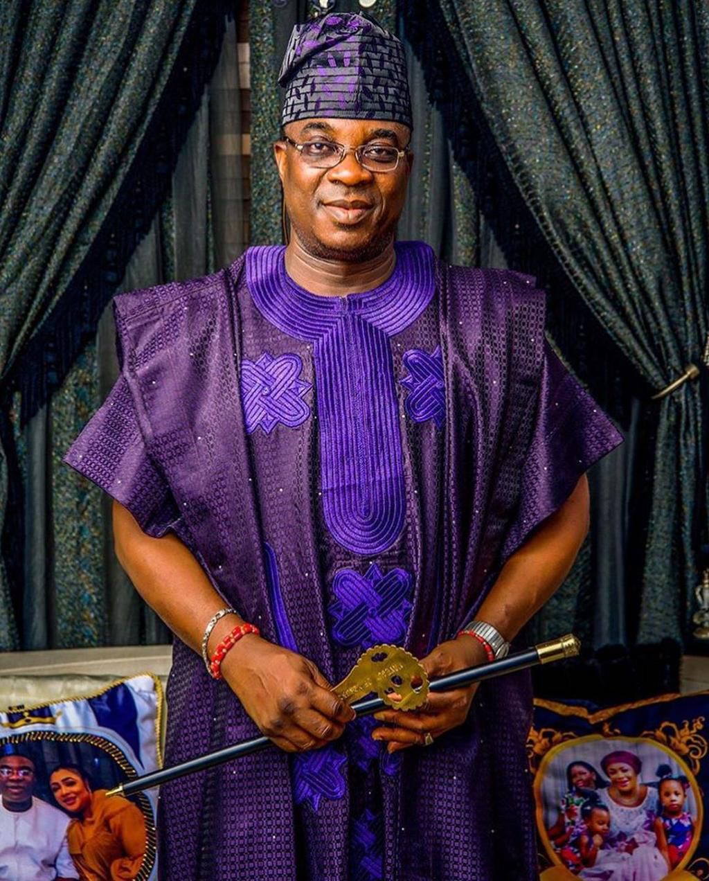Nigerian music icon, King Ayinde Wasiu Marshal popularly known as KWAM 1 has come out yet again to deny the rumours of having an affair with one of the wives of the Alaafin of Oyo. [Instagram/K1DUltimate]