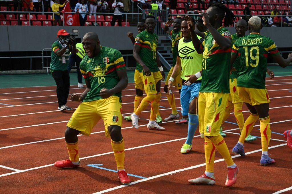 Ibrahima Kone (L) celebrates after scoring the decisive penalty for Mali against Tunisia in Limbe