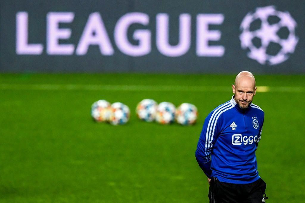 Erik ten Hag supervises training at the Estadio de Luz