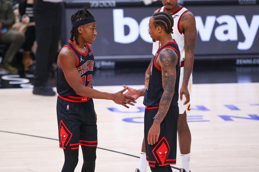 Chicago Bulls Guard Ayo Dosunmu (L) shakes hands with Chicago Bulls Forward DeMar DeRozan (R)