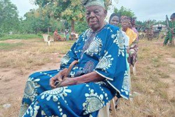 A Nonagenarian, Adekunle Benjamin, waiting for accreditation at Unit 7, Ward 8, Oogi Town, Ayedaade Local Government.