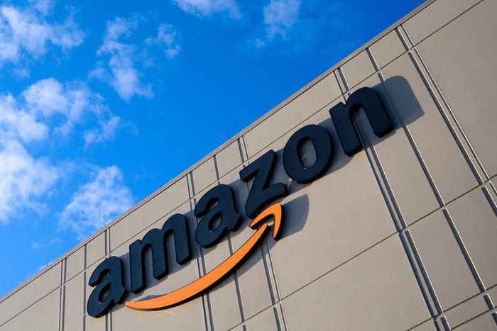 855,000-square-foot Amazon fulfillment center in Staten Island