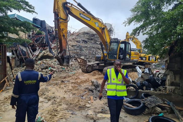 Emergency responders at the scene of the seven-storey building that collapsed in the Lekki area of Lagos. [Twitter:Oluwafemi Dawodu]