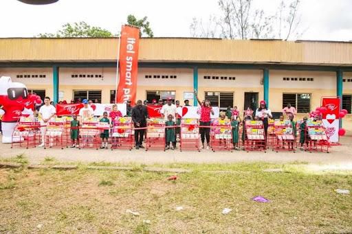 Children’s Day 2022: itel donates libraries, school books, and other educational items to students in Lagos.