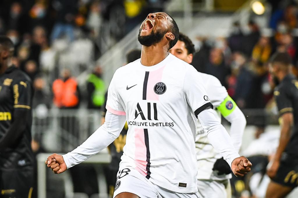 Paris Saint Germain midfielder, Gini Wijnaldum is reportedly unhappy in Paris.