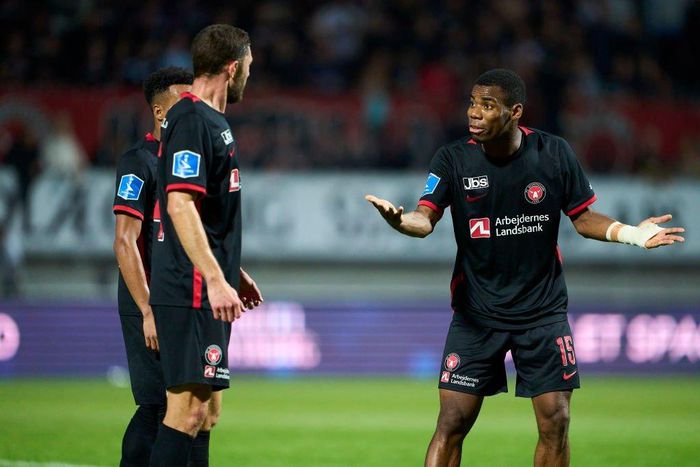 Raphael Onyedika (R) with his FC Midtjylland teammates