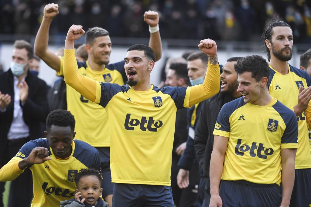 Royale USG players celebrating their win at home against Anderlecht